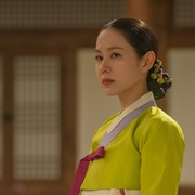5 Potret Anggun Son Ye Jin yang Akan Bintangi Drakor Sageuk The Scandal