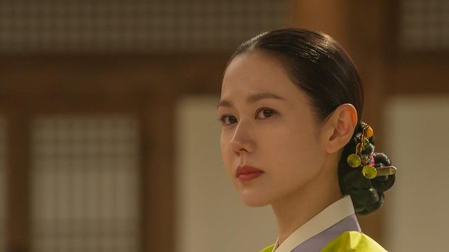 5 Potret Anggun Son Ye Jin yang Akan Bintangi Drakor Sageuk The Scandal