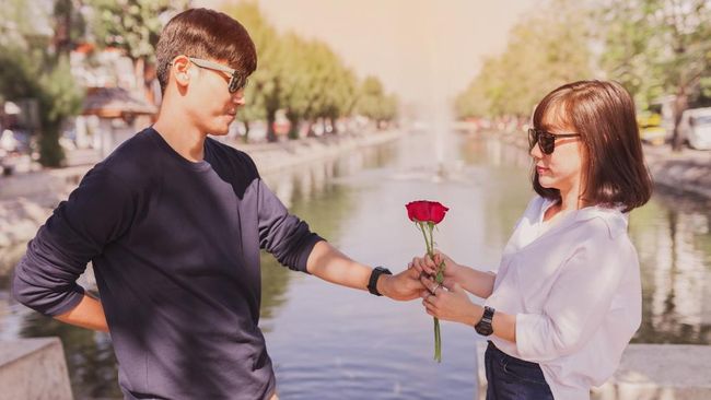 Tanda Kamu Sedang Terkena Love Bombing