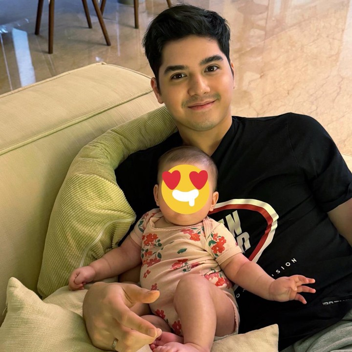 <p>Hal tersebut diketahui langsung melalui <em>postingan</em> terbaru sang Bunda di akun Instagram pribadinya, yan dilengkapi dengan ucapan manis. &ldquo;29 tahun lalu dia lahir, dan sekaramg sudah menjadi ayah bagi seorang bayi cantik, Soleil&hellip;.juga menjadi suami untuk wanita cantik, Alyssa&hellip;<em>.Happy birthday @alghazali7</em>&nbsp;,&rdquo; tulis Maia, dikutip dari laman Instagram <em>@maiaestiantyreal,</em> Selasa (1/9/2026).&nbsp;(Foto: Instagram @maiaestiantyreal)</p>