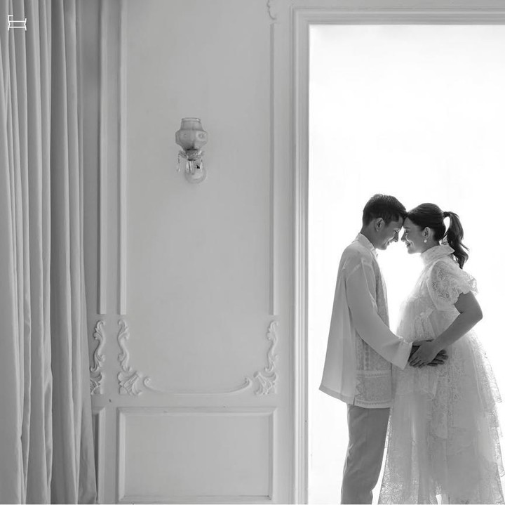 <p>Athina Papadimitriou melakukan maternity shoot calon anak pertamanya bersama suaminya Rio Haryanto. Melalui unggahan instagram sang fotografer, Athina ini memamerkan baby bump kehamilannya pertamanya.(Foto: instagram @rharyantoracing).</p>