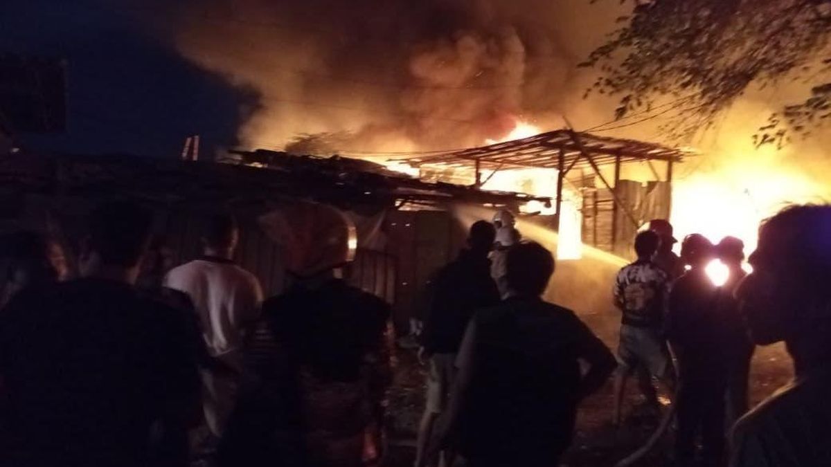 Bedeng dan Gudang Rongsokan di Denpasar Hangus Terbakar Senin Malam