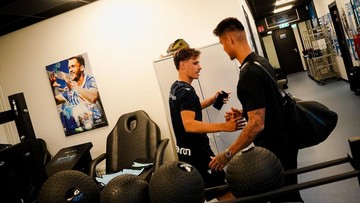 Berita Panas dari Dunia Sport CNN : Hilgers Mengaku Sempat Jadi Bahan Tertawaan di Ruang Ganti Twente