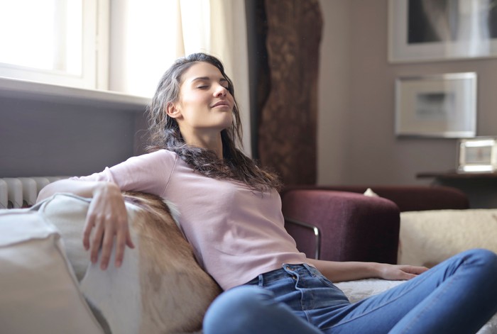 Orang yang hobi mengunyah permen karet pandai menghargai hal-hal kecil yang bisa membuatnya nyaman dalam keseharian.