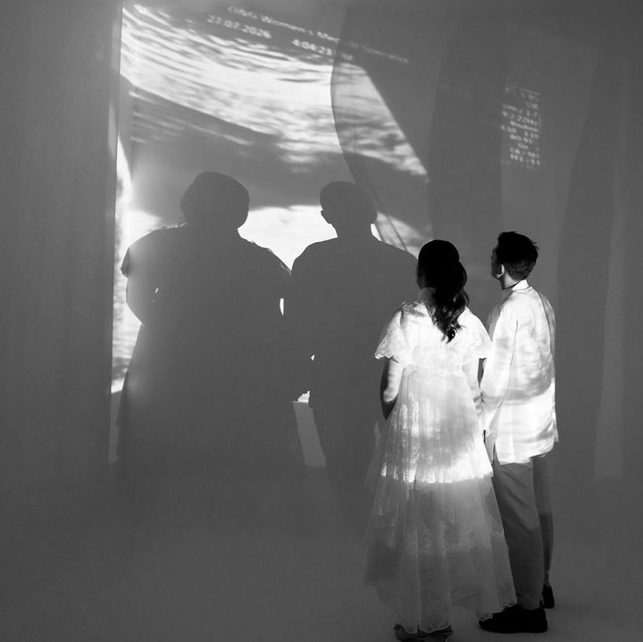 <p>Di salah satu potret, pasangan yang menikah pada Desember 2024 ini memperlihatkan USG calon anak pertamanya sebagai background maternity shoot. (Foto: Instagram @rharyantoracing)</p>