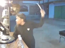 Guru BK PPPK di Bima Ancam Pedagang Kopi Pakai Golok Berujung Dipolisikan