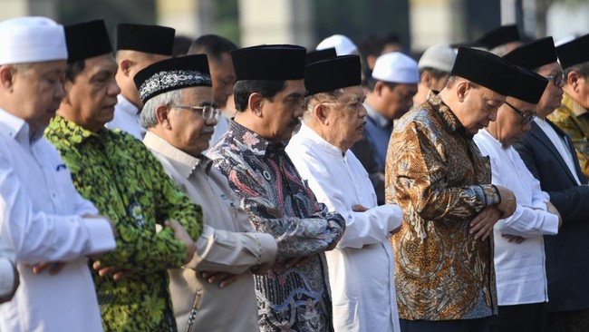 Salat Istisqa di Masjid Agung Al-Azhar Jakarta