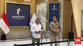 Kemenpora RI melalui Deputi Bidang Peningkatan Prestasi Olahraga Surono dan Plt. Deputi Bidang Pembudayaan Olahraga Budi Ariyanto Muslim soal viral 24 atlet tuli melakukan galang dana demi bisa mewakili Indonesia di lomba internasional. (CNNIndonesia