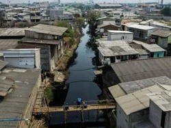 Mangkrak Akibat Pencurian, Jembatan Semongol Dibangun Sementara Pakai Baja