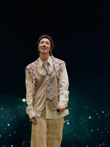 Simak Gaya Kece j-hope Selama BTS WORLD TOUR 'ARIRANG', Mana Favoritmu?