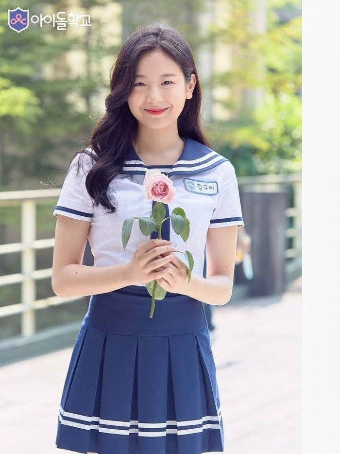 Jang Gyu Ri merintis karirnya di industri hiburan dari nol. Sang idol secara perdana menunjukkan bakat dalam menyanyi dan menari di acara penyintasan bakat Idol School yang kemudian berlanjut menantang diri mengikuti ajang Produce 48.