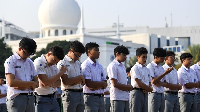 Salat Istisqa di Masjid Agung Al-Azhar Jakarta