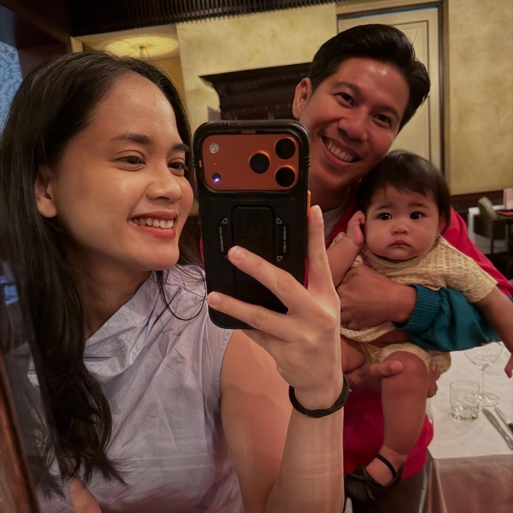 <p>Sejak Shanum lahir, Nino sering membagikan potret putrinya di Instagram. Nino dan sang istri Dhabitannisa Auni bahkan membuat akun Instagram khusus untuk putri kecilnya. Akun bernama @canumbita ini sudah memiliki setidaknya 7 ribu <em>followers&nbsp;</em>lho. (Foto: Instagram @ninokaya)</p>