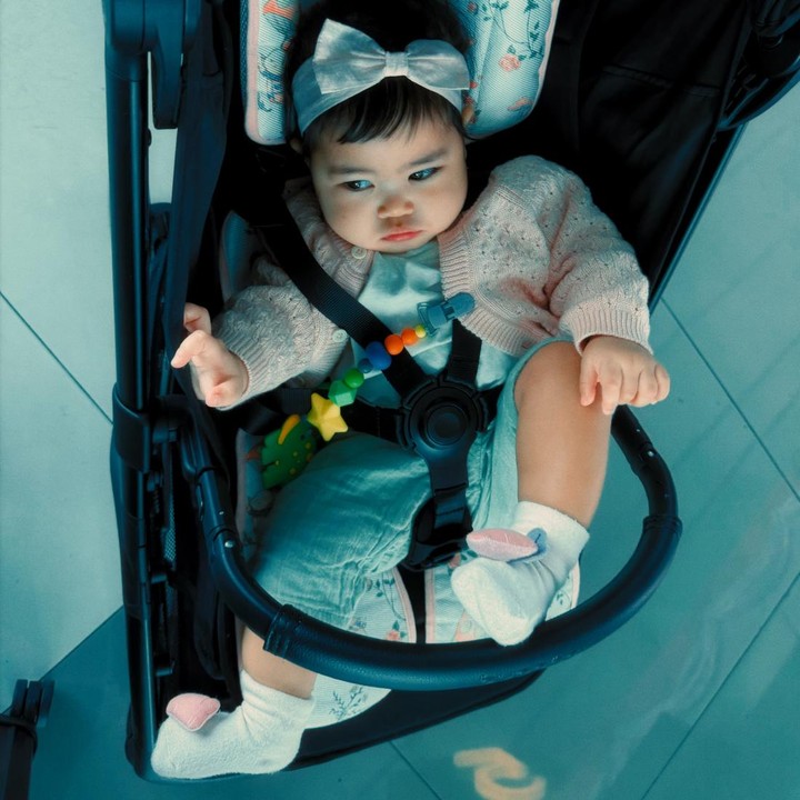 <p>Di liburan kali ini, Nino dan sang istri untuk pertama kalinya mengajak Shanum naik pesawat ke Malaysia, Bunda. "Usiamu hari ini sudah sepanjang waktu kami menantimu keluar dari perut mama. Dan kami merayakannya dengan memberimu pengalaman pertama terbang bersama. Selamat 9 bulan, Cinta kamu pake banget @canumbita," tulis Nino. (Foto: Instagram @ninokaya)</p>