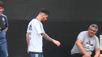 thumbnail video messi pensiun
