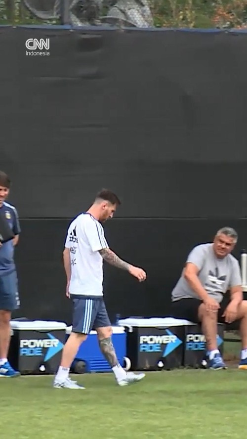 thumbnail video messi pensiun