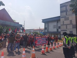 Puluhan Massa Tuntut Penghentian Angkutan Batu Bara Lintasi Jalan Umum di PALI