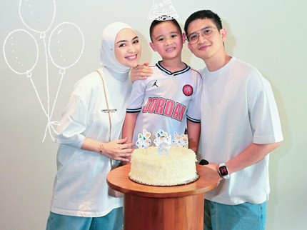Lucu & Sayang Binatang, Ini Potret Athar Anak Citra Kirana & Rezky Aditya yang Baru Ultah ke-6