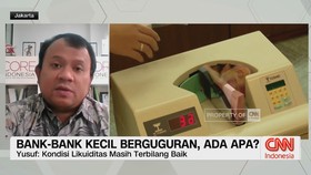 Bank-Bank Kecil Berguguran, Ada Apa?
