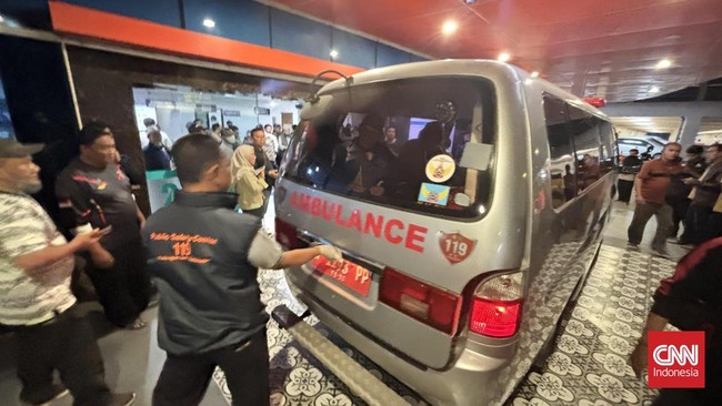 Dugaan keracunan makanan bergizi gratis (MBG) terjadi di Pati, Bantul, dan Madiun, melibatkan ratusan siswa. Gejala termasuk mual dan diare.