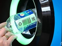 Pria Ini Dapat Rp 14 Juta Usai 2 Bulan Pungut Botol Bekas Sepulang Kerja
