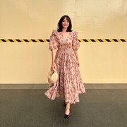 Get The Look: Tampil Feminin dengan Floral Dress ala Enzy Storia