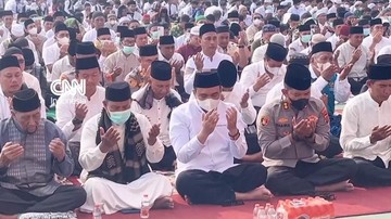 Karhutla Meluas, Ratusan Warga Kalimantan Gelar Salat Istisqa