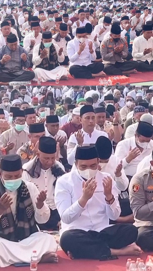 Karhutla Meluas, Ratusan Warga Kalimantan Gelar Salat Istisqa