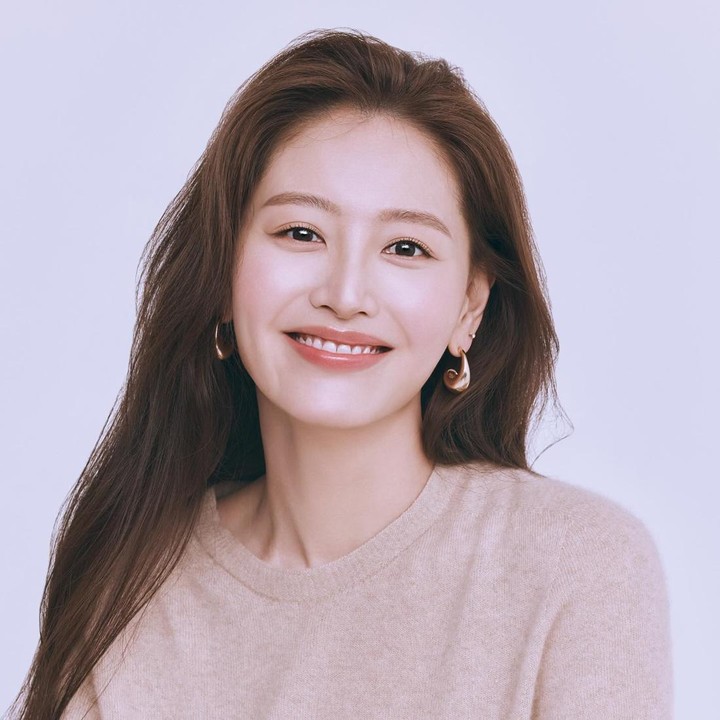 <p>Artis Kim Jaekyung adalah mantan leader<em> girl group</em> Rainbow. Tidak mengherankan jika ia terpilih menjadi pemimpin grup tersebut karena ia pernah menjadi ketua OSIS di SMA Deungchon. (Foto: Instagram @_kimjaekyung_)</p>