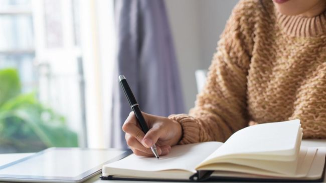 3 Manfaat Menulis Bagi Kesehatan Otak Hingga Mental