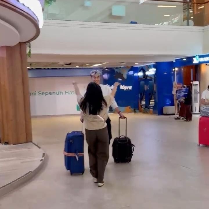 <p>Maudy mengaku perlahan mulai menerima sekaligus menghargai keputusan Eddy untuk meninggalkan rumah dan belajar hidup mandiri. &ldquo;Kini, saatnya bagiku untuk perlahan mundur dan menghargai kemandiriannya,&rdquo; tutur Maudy.&nbsp;(Foto: Instagram @maudykoesnaedi)</p>