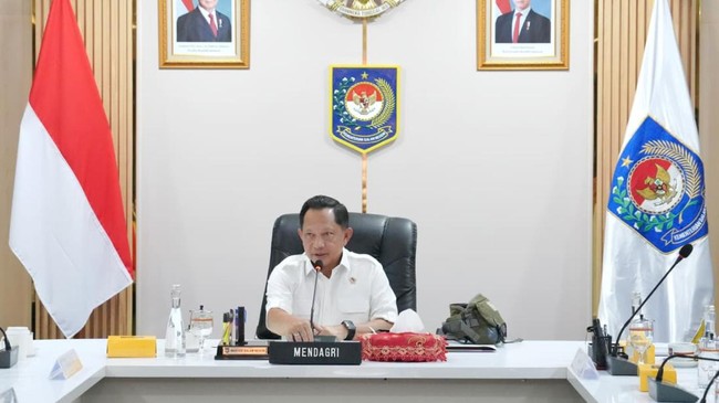 Mendagri Tito Karnavian saat Rapat Satgas PRR Pascabencana Sumatera terkait Progres Rehabilitasi dan Rekonstruksi Pascabencana Sumatera di Ruang Rapat Posko Satgas PRR, Jakarta, Rabu (2/9/2026).