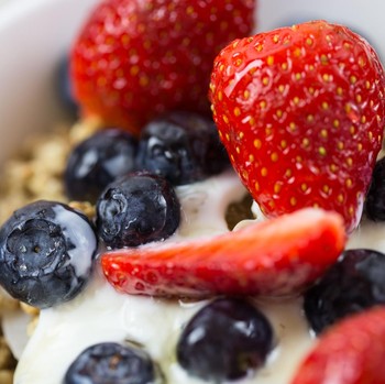 5 Menu Sarapan dengan Buah yang Bisa Bikin Kenyang Seharian