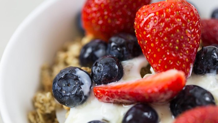5 Menu Sarapan dengan Buah yang Bisa Bikin Kenyang Seharian