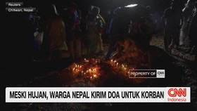 Meski Hujan, Warga Nepal Kirim Doa untuk Korban