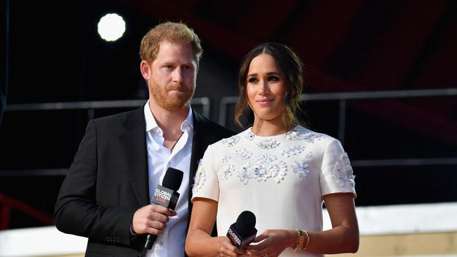 Britain's Prince Harry and Meghan Markle speak during the 2021 Global Citizen Live festival at the Great Lawn, Central Park on September 25, 2021 in New York City. (Photo by Angela Weiss / AFP)