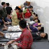 Santri yang diduga mengalami keracunan makanan mendapatkan perawatan medis di Pondok Pesantren Manbaul Hikam, Tanggulangin, Sidoarjo, Jawa Timur, Rabu (2/9/2026). Pemerintah Provinsi Jawa Timur menegaskan saat ini seluruh pihak terkait fokus memastik