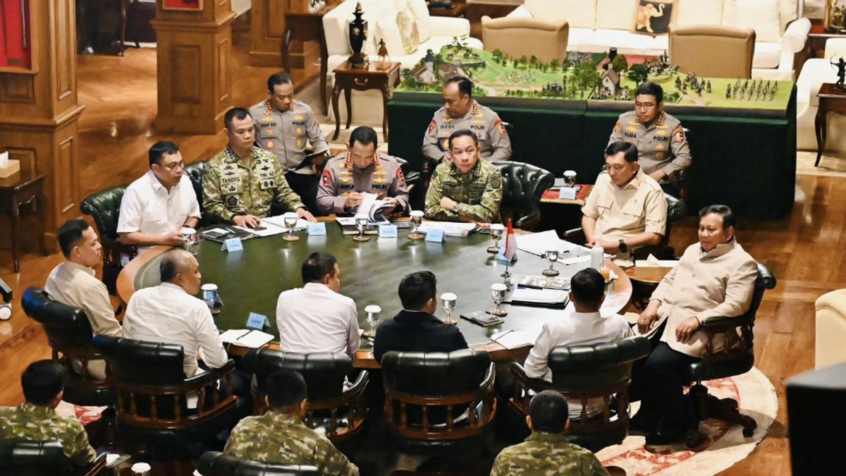 Prabowo Rapat Bareng Sjafrie hingga Kapolri di Hambalang, Bahas Apa?