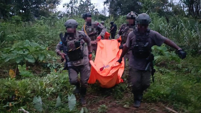 Satgas Operasi Damai Cartenz menembak mati empat orang anggota Kelompok Kriminal Bersenjata (KKB) pimpinan Eden Sawi di Dekai, Yahukimo, Papua.