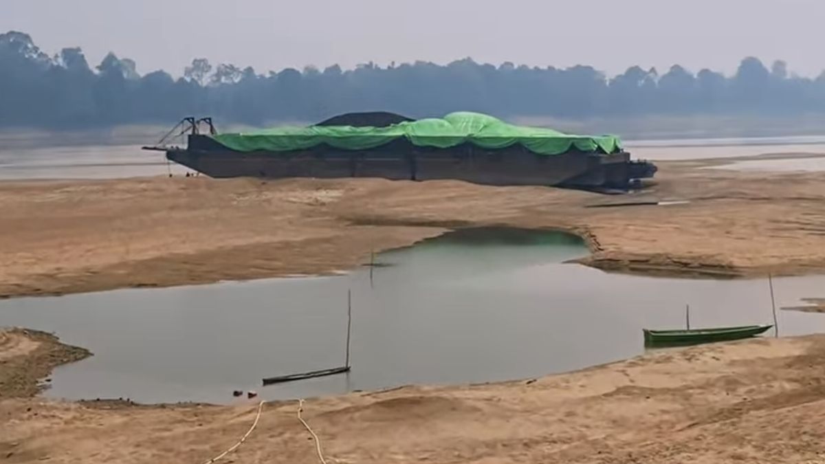 Sungai Kapuas Kering, Kapal Tongkang Batu Bara Tak Bisa Berlayar