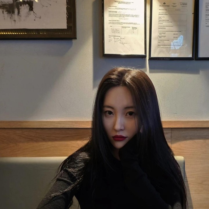 <p>Penyanyi Sunmi juga pernah menjadi ketua OSIS saat masih sekolah dasar di Hwangnam Elementary School. Mantan anggota Wonder Girls ini pernah mengungkapkan bahwa kehidupannya di rumah cukup sulit, sehingga ia ingin memanfaatkan waktunya di sekolah sebaik mungkin dan tampil kuat. (Foto: Instagram @miyayeah)</p>