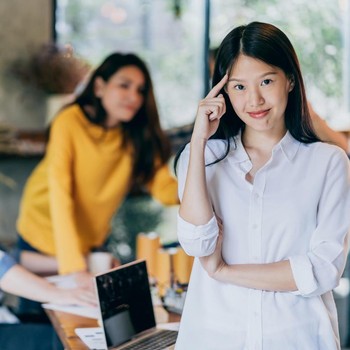 5 Tanda Karyawan Cerdas di Kantor, Kamu Salah Satunya?
