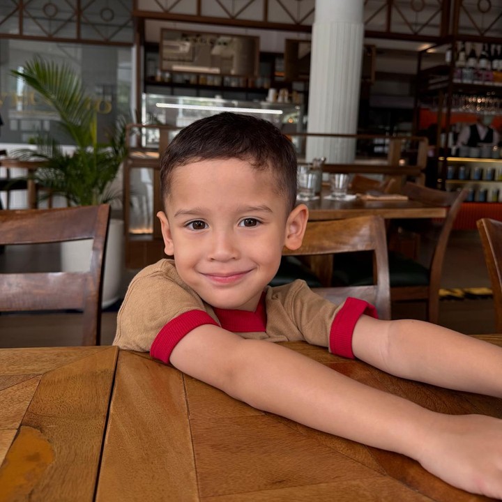 <p>Banyak netizen memuji paras tampan Yannick yang blasteran. Beberapa di antaranya menyebut paras Yannick sangat mirip dengan sang Bunda. "Wajah bule smua dari mamanya," tulis akun @pr***. "Kamu (Yasmine) sama Yannick kembar bgt," ungkap akun @ha***. (Foto: Instagram @yaswildblood)</p>