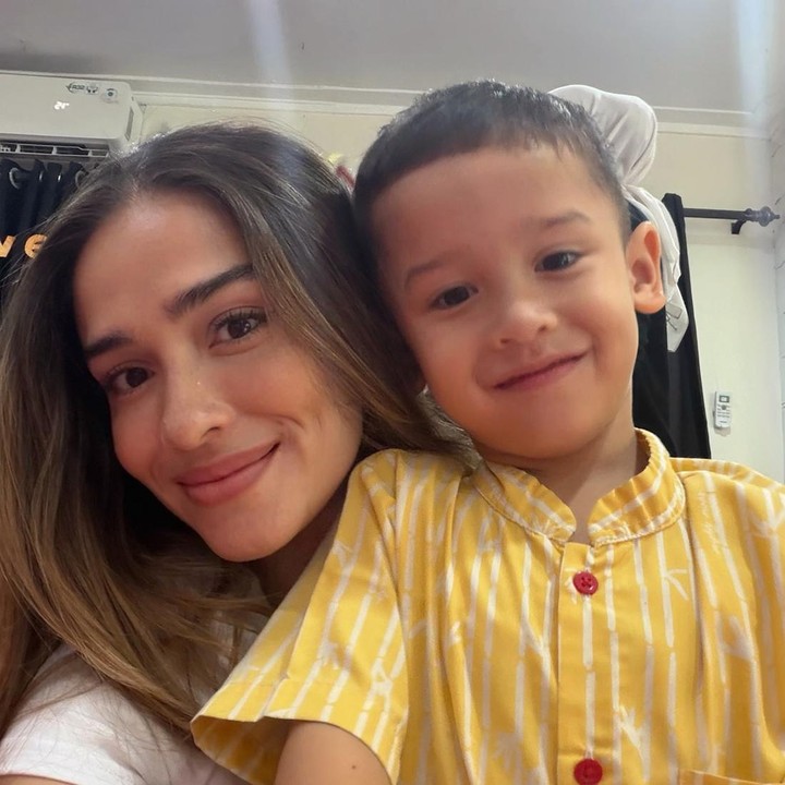 <p>Artis Yasmine Wildblood memiliki tiga anak dari pernikahannya dengan Abi Yapto. Anak bungsu pasangan ini, Yannick Abishalom Budisatrio Soerjosoemarno, baru saja merayakan ulang tahun ke-4, pada 28 Agustus 2026. (Foto: Instagram @yaswildblood)</p>