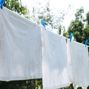 4 Penyebab Baju Putih Menguning dan Cara Mengatasinya