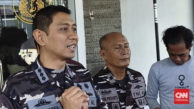 Komandan Pangkalan TNI Angkatan Laut (Danlanal) Denpasar, Bali, Kolonel Laut (P) Ary Mahayasa merespon, terkait video yang beredar yang menunjukkan seorang anggota TNI Angkatan Laut (AL) yang mengawal anggota DPD RI asal Bali, Arya Wedakarna dalam se