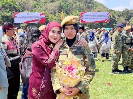 Potret Kedekatan Juliana Moechtar dan Putri Sambung yang Calon Dokter