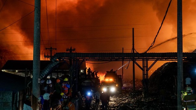 Kebakaran TPA Putri Cempo Solo