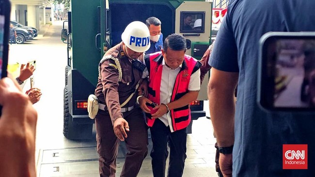 Kejaksaan Agung (Kejagung) kembali memeriksa mantan Jaksa Agung Muda Bidang Tindak Pidana Khusus, Febrie Adriansyah di kasus korupsi Tindak Pidana Pencucian Uang (TPPU) emas 74 kilogram dan uang tunai Rp543 miliar.