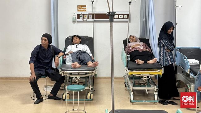 Jumlah korban dugaan keracunan massal usai menyantap makanan program Makan Bergizi Gratis (MBG) di Pondok Pesantren Manbaul Hikam, Tanggulangin, Kabupaten Sidoarjo, Jawa Timur, kini mencapai 664 orang.
